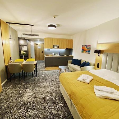 Luxapartmanbesenova Hotel Akvamarin Esterno foto